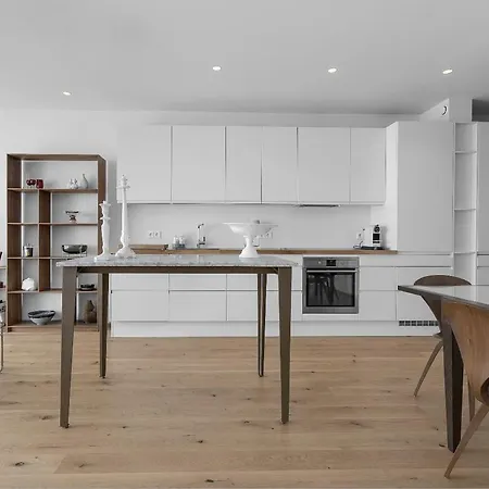 Luxury Condo, Ocean & Mountain Views, Center Apartment Reykjavik
