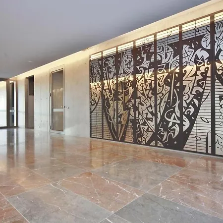 Luxury Condo, Ocean & Mountain Views, Center Apartment *